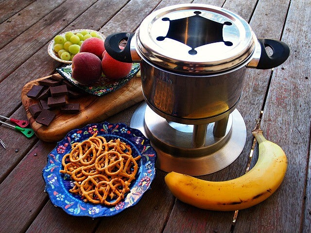 How to Host a Fondue Party